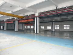 横沥模具城附近原房东分租一楼1800平方，高5.5米现成办公