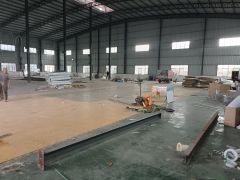 原房东单一层滴水11米高，中间有13米高，有水，电地坪漆