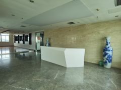 观澜高速口豪华装修厂房出租1200平方，客货梯分离，实际面积