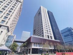 布吉中心街楼上200平花园式出租