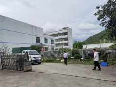 新圩原房东小独院3000平低价出租，好进车无行业限制