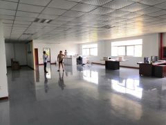 大亚湾临深楼上600平现成装修办公室仓库厂房低价出租