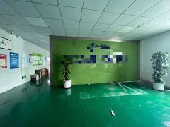 观澜高速口楼上精装修635平，原房东电商仓库地铁口厂房可分租