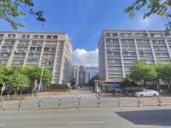 吉华街道厂房200平起租，形象好主干道旁，房东帮免费装休
