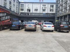 东城桑园独院分租一楼260平，现成水电装修，厂房出租。