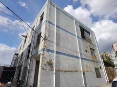 石岩两栋独院厂房招租 三层四千平 外观正在翻新中