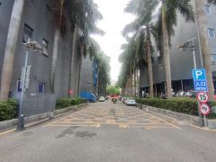 龙华大浪高新企业孵化基地精装修带齐家私1400平，可申请补贴