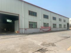东城桑园工业区新出单一层1600平方米，水电齐全好停车。