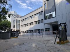 平湖辅城坳工业区独院厂房出租8200平方可分租全新装修。