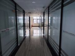 常平新出办公场所，精装修相当于写字楼，在园区里面价格很便宜。