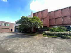 寮步镇原房东花园式独院厂房出租，价格便宜，水电过户空地超大