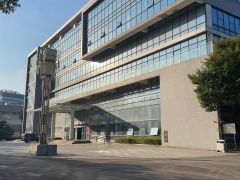 寮步镇药勒新出精装十万级无尘车间带十四部天花空调厂房出租