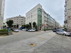 石岩汽车站独院8000平带装修厂房出租可分原房东一楼仓库出租