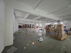 电子电工看过来 950平现成装修地坪漆办公室