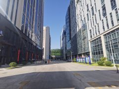 深圳市龙华区全新园区260000平方标准厂房出租大小可分租。