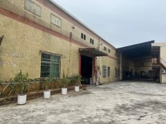 园洲镇上南村委砖墙到顶单一层独门独院厂房低价出租，超大空地